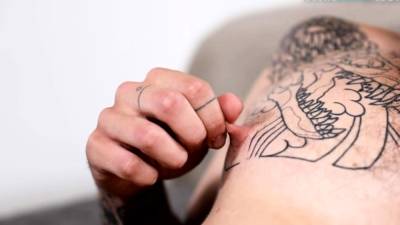 Tattooed stud stroking his hairy shaft - nvdvid.com
