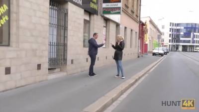 Blond Stops Fighting With Bf Because Stranger - hotmovs.com - Czech Republic