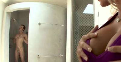 Hugeboobs Cougar Blows And Gets Pounded - theyarehuge.com