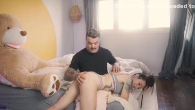 Sexy Tattooed Babe Loves Getting Her Pussy Spanked - hclips.com