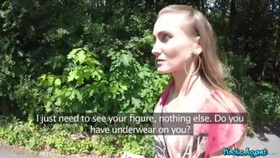 Sporty student fucked in field - veryfreeporn.com