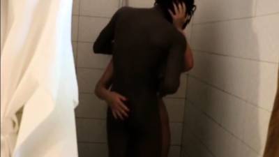 Interracial couple in shower - icpvid.com