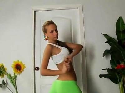 Beautiful gymnast girl teased boyfriend - nvdvid.com - Russia