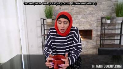 Hijab Stepmom Learns How To Pleasure - sunporno.com