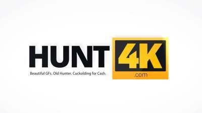 HUNT4K. Guy counts money while best friend is fucking - nvdvid.com