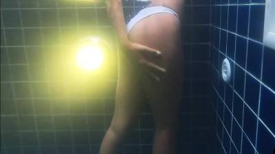 Thai amateur teen GF sex in the pool - icpvid.com - Thailand