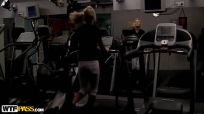 Kathleen Pitts In Hot Amateur Girlfriend Blowjob In A Gym - hclips.com