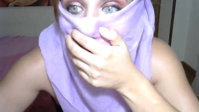 Muslim Slut On Webcam Topless Covering Her Face With Scarf - hclips.com