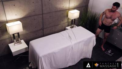 Valentina Nappi Gives Him The Best Secret Blowjob During Massage - txxx.com