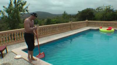Pool boy fucks 3 milfs on vacation on Mallorca - sunporno.com - Germany