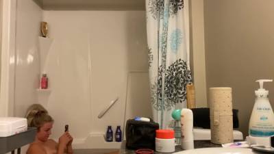 22 Year Old Stepmom Caught Taking Naked Selfies In The Bath Tub! - voyeurhit.com