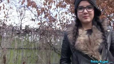Emo chick has sex in the woods - porntry.com
