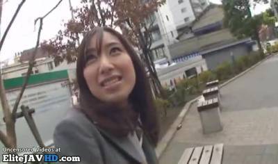 Japanese sexy agent gets oral cumshot - pornoxo.com - Japan