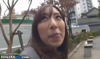 Japanese sexy agent gets oral cumshot - pornoxo.com - Japan