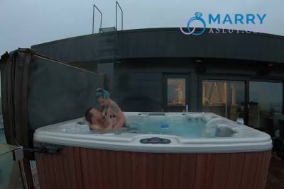 Eating My Husbands Asshole For The First Time In The Hot Tub - hclips.com