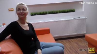 Blonde Picked Up By Man Who Wanted To Help Her Financially - upornia.com - Czech Republic