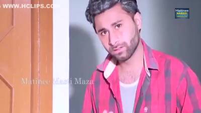 Kapde Bechne Aaye Ke Sath Bhabhi Ne Kiya Romance - Young Boy - hclips.com
