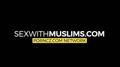 Sexy Muslim babe gets some rod in her - icpvid.com