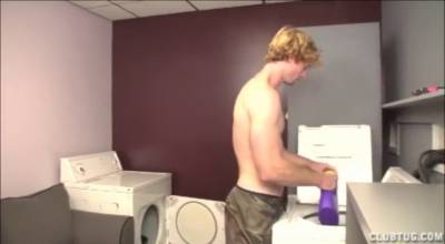 Double Handjob In The Laundry Room - sexu.com