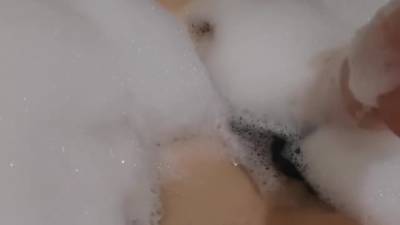 Watch Me Play With Myself In A Bubble Bath And Finish In The Shower - hclips.com