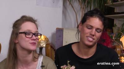 Lesbian Fingering - Zu Besuch Zum Sex! - hclips.com