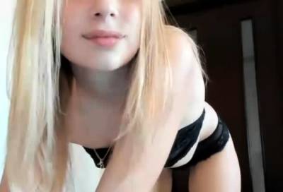 Lovely Blonde Teen enjoys playing on Cam for you - icpvid.com
