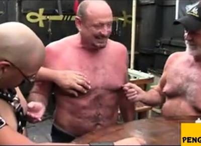 Two Daddys an a Boy wanking in a Backyard from a Bar - icpvid.com