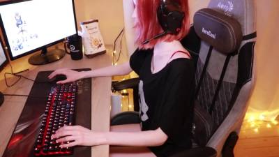 Gamer Girl - Nerdy Gamer Girl Teen Fucked Hard While Playing A Video Game - upornia.com