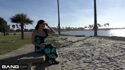 Sheena Ryder - Sheena - Real MILFs - Latina MILF Sheena Ryder twerks on a dick - sunporno.com