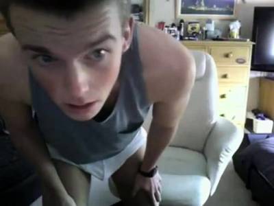 Cute amateur twink shows his big dick on webcam - icpvid.com