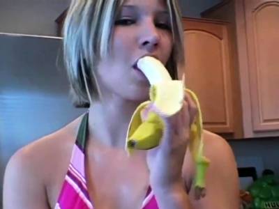Teen banana tease - icpvid.com