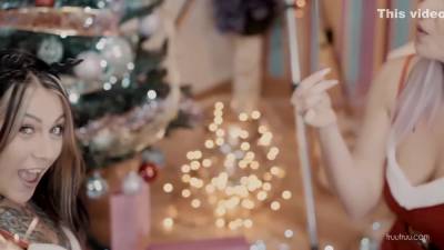 Kate Truu - Nayomi Sharp - Nayomi Sharp And Kate Truu In Amazing Xmas Party In 3way With Two Santa Girls - upornia