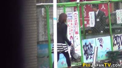Japanese ho squatting to pee - pornoxo.com - Japan