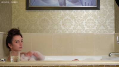 Jenna Vive Taking A Bath And Shaving Her Legs - hclips.com