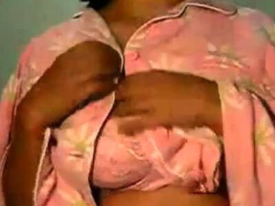 Indian Girl getting boob massage - drtuber.com - India