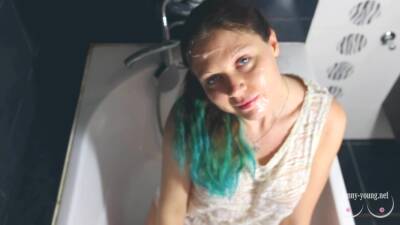 Cutie Girl Does Blowjob And Takes Golden Rain In The Bath - hclips.com