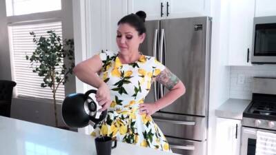 Busty 50s Housewife Claire Dames Gets Cuckold Creampie - drtuber.com