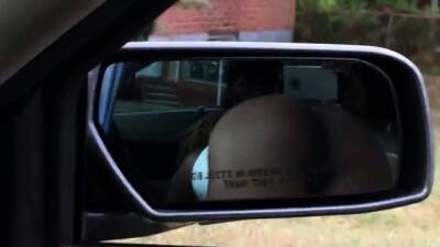 Black slut sucking dick in front seat of car - drtuber.com