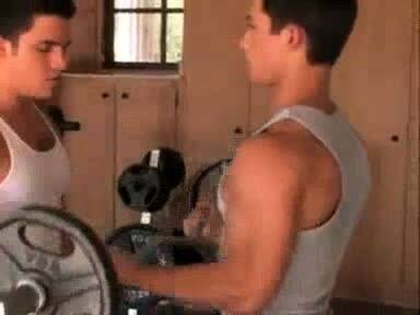 Two Hot Straight Guys In The Fitness Room - drtuber.com