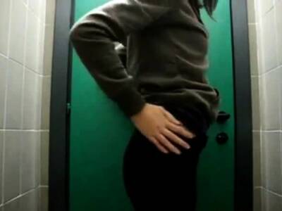 college girl masturbates in public bathroom - drtuber.com