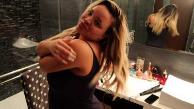 Big Boobed Blonde Masturbates With A Dildo In The Bathroom - nvdvid.com