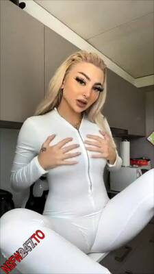 Big boobs webcam slut toys her asshole - drtuber.com