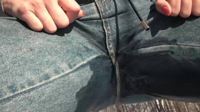 She Wanted To Pee And Peed In Jeans - hclips.com