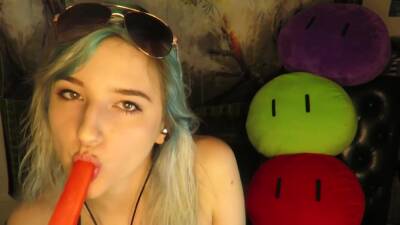 Aftyn Rose - Popsicle Sucking & Mouth Sounds On The Beach - hclips.com