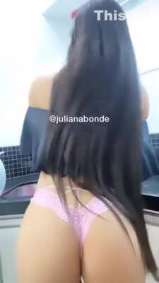 Bonde In The Kitchen - hclips.com