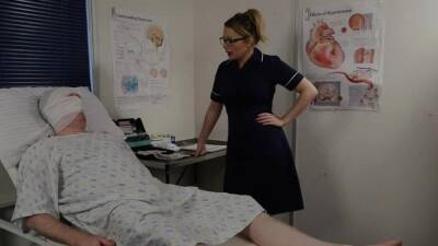 Brit voyeur nurse watches patient wank - nvdvid.com - Britain
