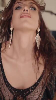 Boobs Bouncing Part 1 - 28 December 2020 - hclips.com