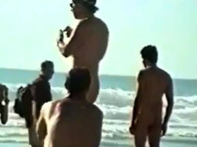 Str8 big dick on beach - nvdvid.com