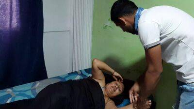 My mother-in-law gives me a blowjob before I go to work - sunporno.com - India
