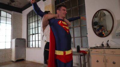 Supermuscled Supergirl - upornia.com